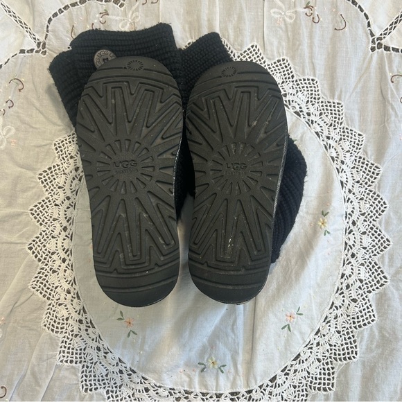 Black knit Uggs - Picture 2 of 4
